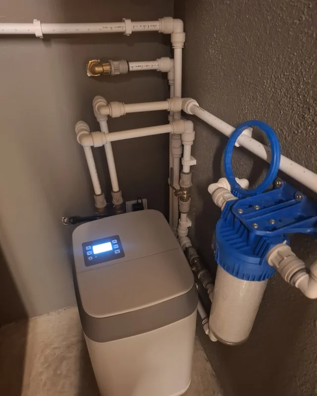 Descalcificador instalado por AIGUAPLUS en la entrada general de agua